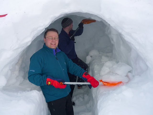 Snow Holeing Snow Holeing
